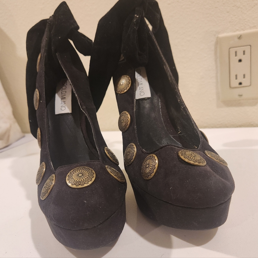 Kerol D. Milano Black Platform Heels with Gold Accents - Picture 2 of 7